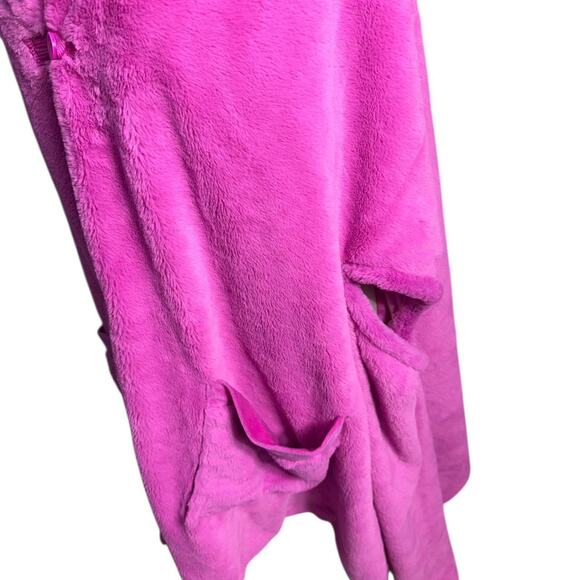Hello Kitty Pink Plush Wearable Blanket Cape w/ Hood & Pockets – Sanrio 2024 - Picture 6 of 8